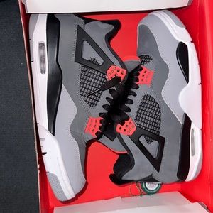 Selling Jordan 4 infrared